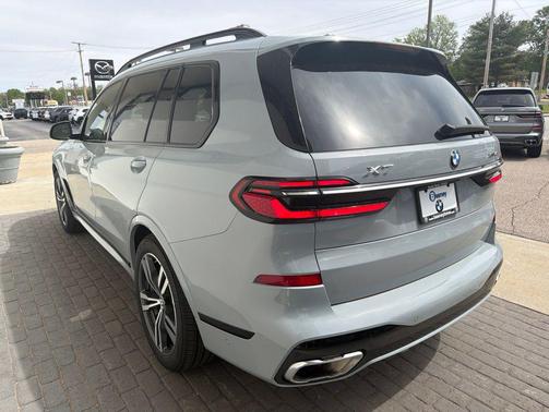 Brooklyn Grey Metallic 2024 BMW X7 xDrive40i