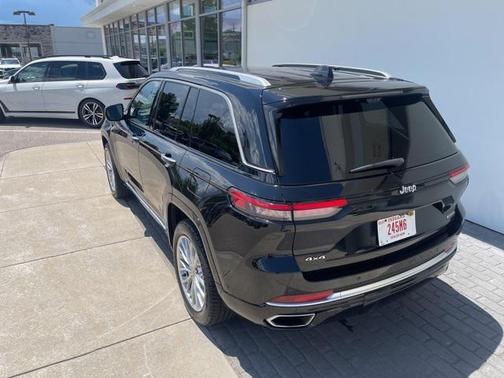 2022 Jeep Grand Cherokee Summit