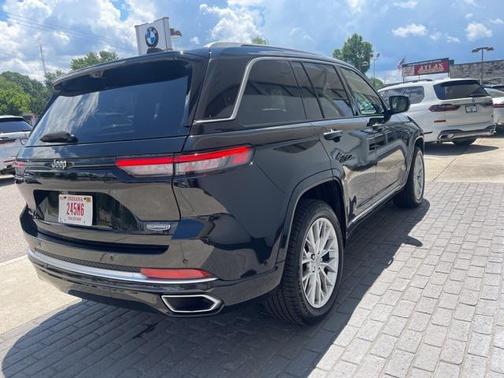 2022 Jeep Grand Cherokee Summit