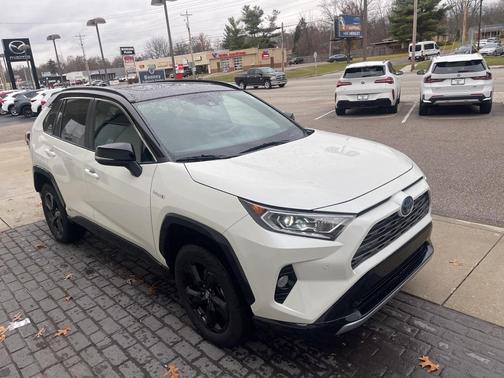 2020 Toyota RAV4 Hybrid SE