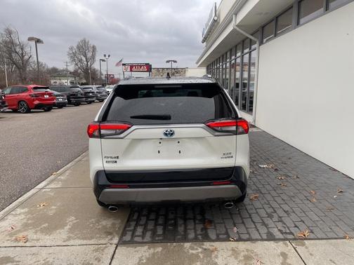 2020 Toyota RAV4 Hybrid SE