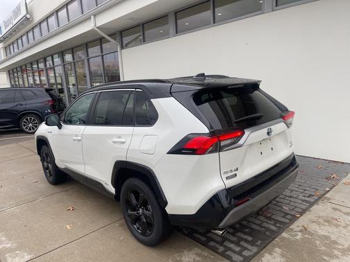 2020 Toyota RAV4 Hybrid SE