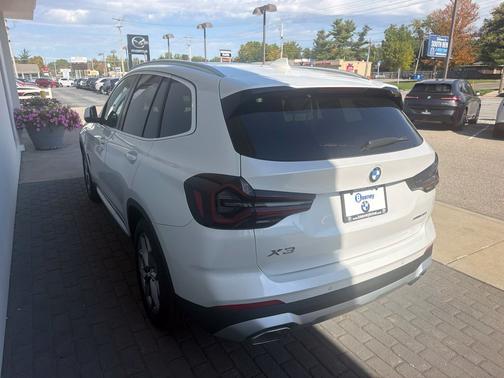 White Metallic 2023 BMW X3 xDrive30i