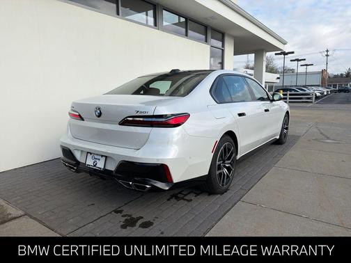 Mineral White Metallic 2024 BMW 760 xDrive