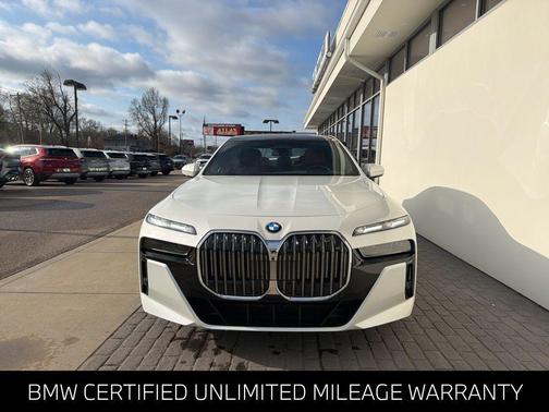 Mineral White Metallic 2024 BMW 760 xDrive