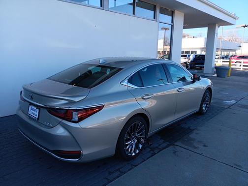 2024 Lexus ES 300h Ultra Luxury