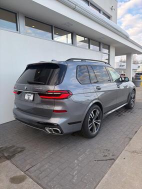 2026 BMW X7 M60i