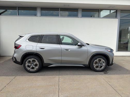 Space Silver Metallic 2026 BMW X1 xDrive28i