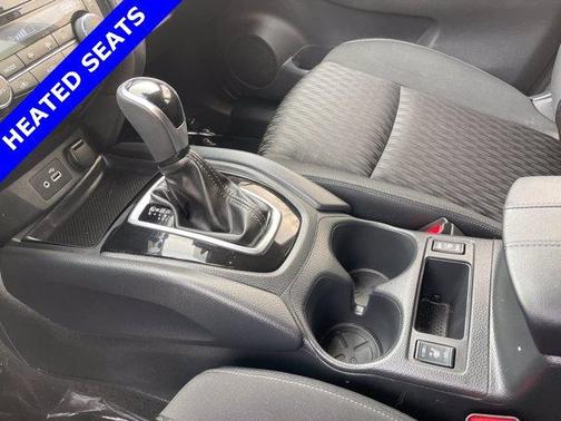 Photo 4 of 34 of 2020 Nissan Rogue SV