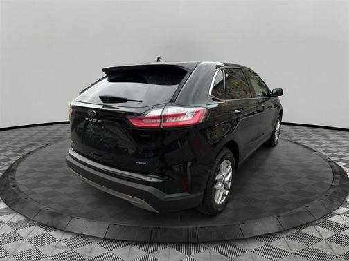 Agate Black Metallic 2024 Ford Edge SEL