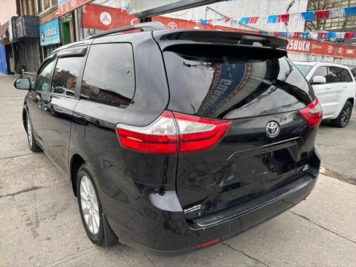 2015 Toyota Sienna LE