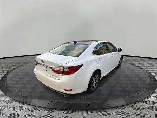 Eminent White Pearl 2016 Lexus ES 350 Base