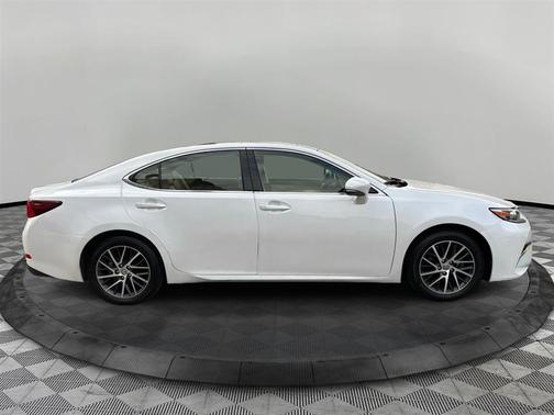 Eminent White Pearl 2016 Lexus ES 350 Base