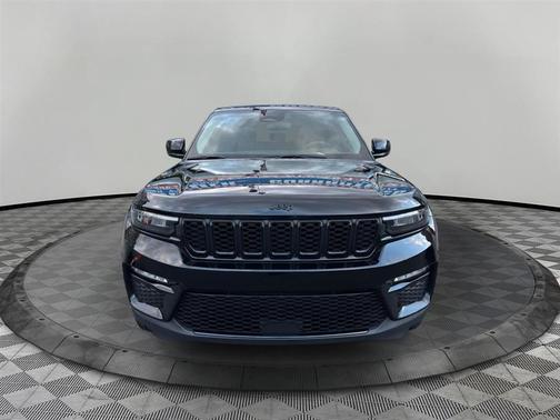 Diamond Black Crystal Pearlcoat 2023 Jeep Grand Cherokee Limited