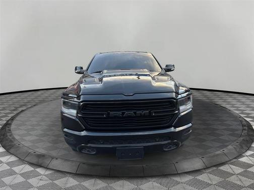 Diamond Black Crystal Pearlcoat 2019 RAM 1500 Laramie