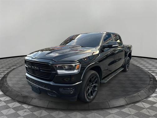Diamond Black Crystal Pearlcoat 2019 RAM 1500 Laramie