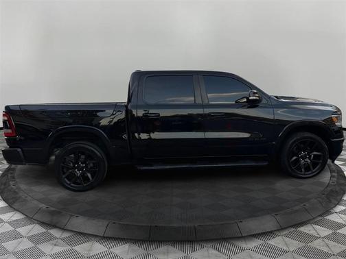 Diamond Black Crystal Pearlcoat 2019 RAM 1500 Laramie
