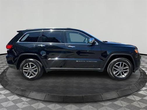 Diamond Black Crystal Pearlcoat 2022 Jeep Grand Cherokee Limited