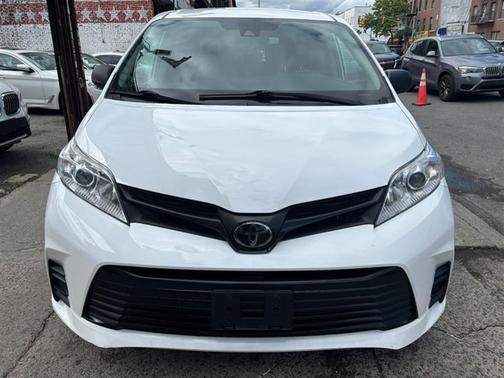 2020 Toyota Sienna SE