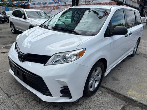 2020 Toyota Sienna SE