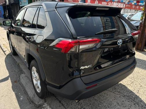 2019 Toyota RAV4 Hybrid LE