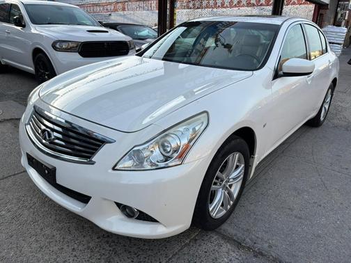 2015 INFINITI Q40 Base