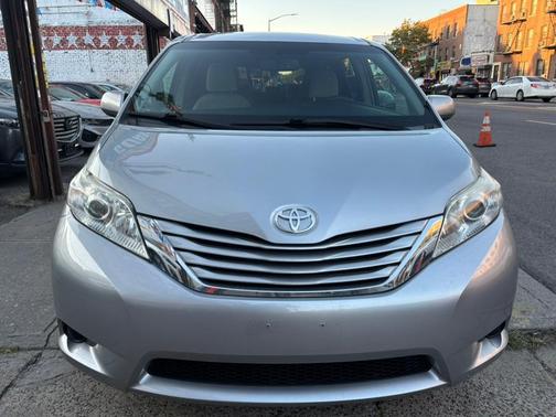 2015 Toyota Sienna LE