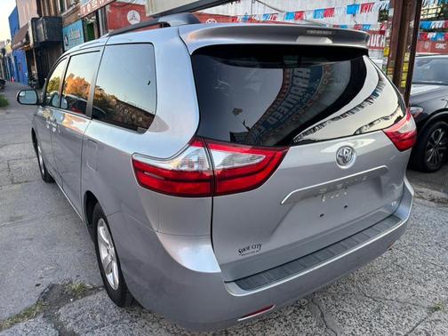 2015 Toyota Sienna LE