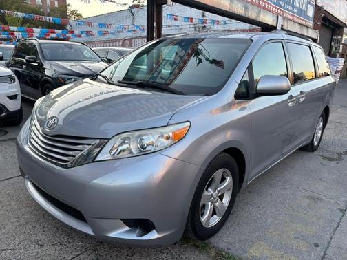 2015 Toyota Sienna LE