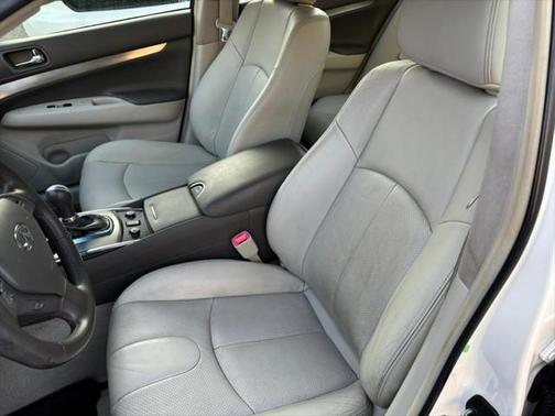 2015 INFINITI Q40 Base