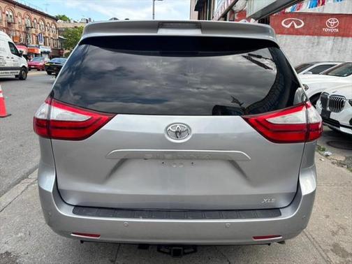 2017 Toyota Sienna XLE Premium