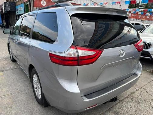 2017 Toyota Sienna XLE Premium