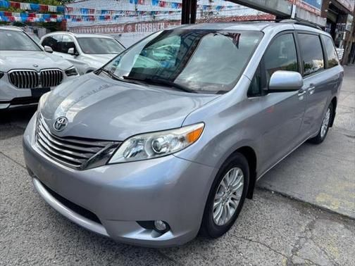 2017 Toyota Sienna XLE Premium