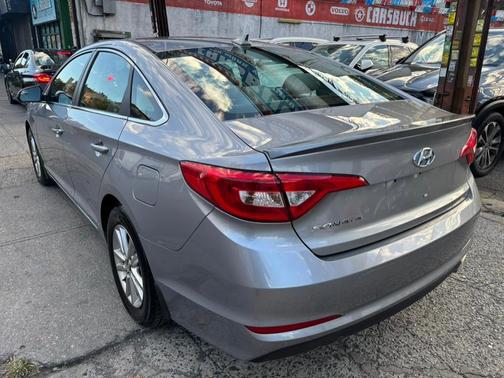 2017 Hyundai SONATA SE
