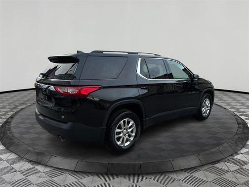 Mosaic Black Metallic 2020 Chevrolet Traverse LT Cloth