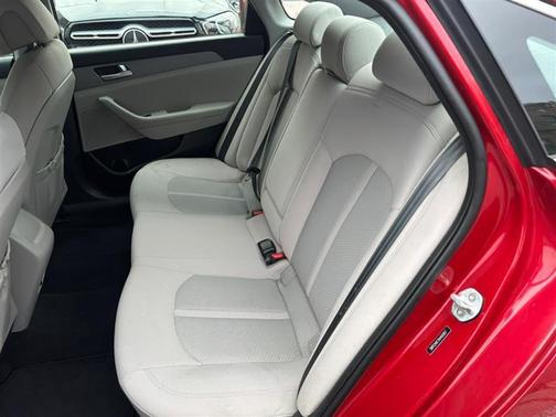 2017 Hyundai SONATA SE