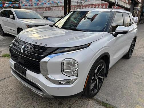 2024 Mitsubishi Outlander SE Black Edition w/Pano Roof S-AWC