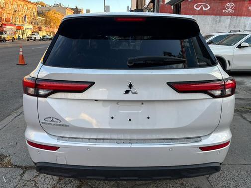 2022 Mitsubishi Outlander ES 2.5 S-AWC