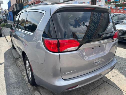 2020 Chrysler Voyager LXI