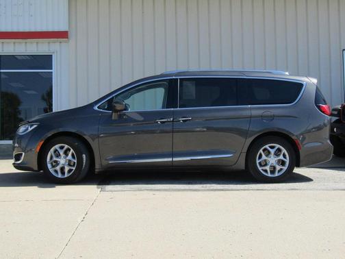 2019 Chrysler Pacifica Touring-L Plus