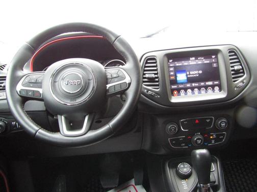 Granite Crystal Metallic Clearcoat 2019 Jeep Compass Trailhawk