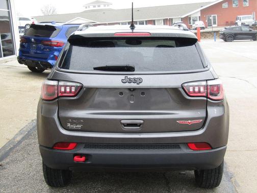 Granite Crystal Metallic Clearcoat 2019 Jeep Compass Trailhawk