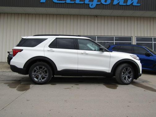 Star White Metallic Tri-Coat 2026 Ford Explorer Active w/200A Pkg