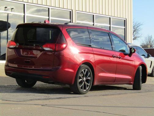 2020 Chrysler Pacifica Touring L