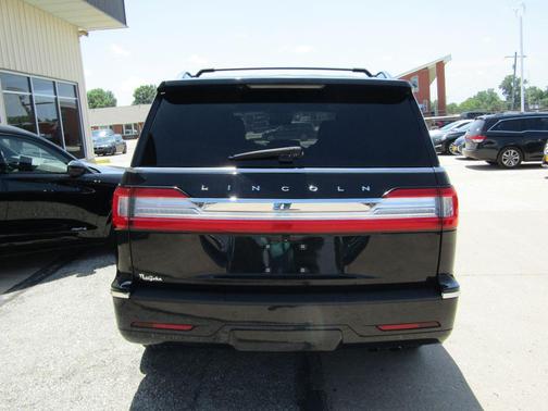 Infinite Black Metallic 2019 Lincoln Navigator Reserve