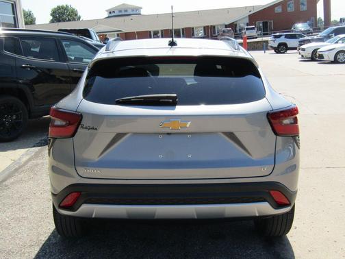 Sterling Gray Metallic 2025 Chevrolet Trax LT