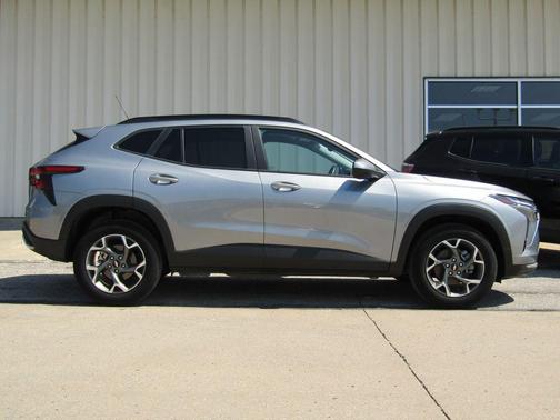 Sterling Gray Metallic 2025 Chevrolet Trax LT