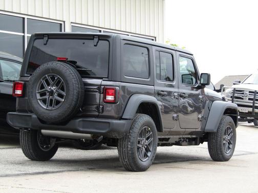 Granite Crystal Metallic Clearcoat 2026 Jeep Wrangler Sport