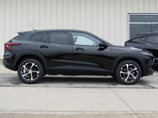 Mosaic Black Metallic 2026 Chevrolet Trax FWD 1RS