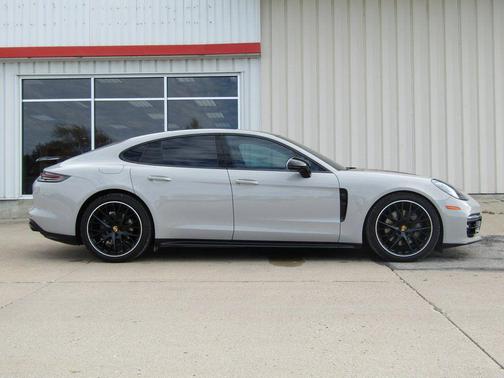 2018 Porsche Panamera 4S